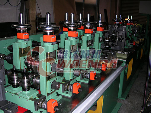 精密焊管制管機(jī)